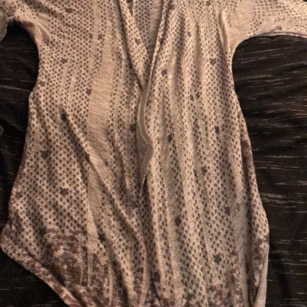 Cardigan tan with design